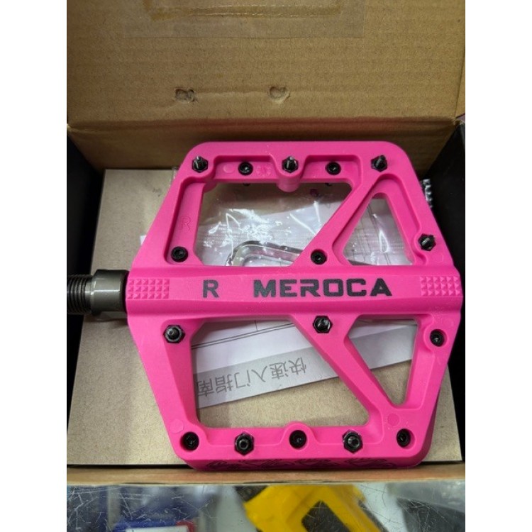 Meroca Rulmanlı Platform Pedal MTB Kaymaz Çelik Aksamlı Plastik Pedal Ultra Hafif Pembe Renk